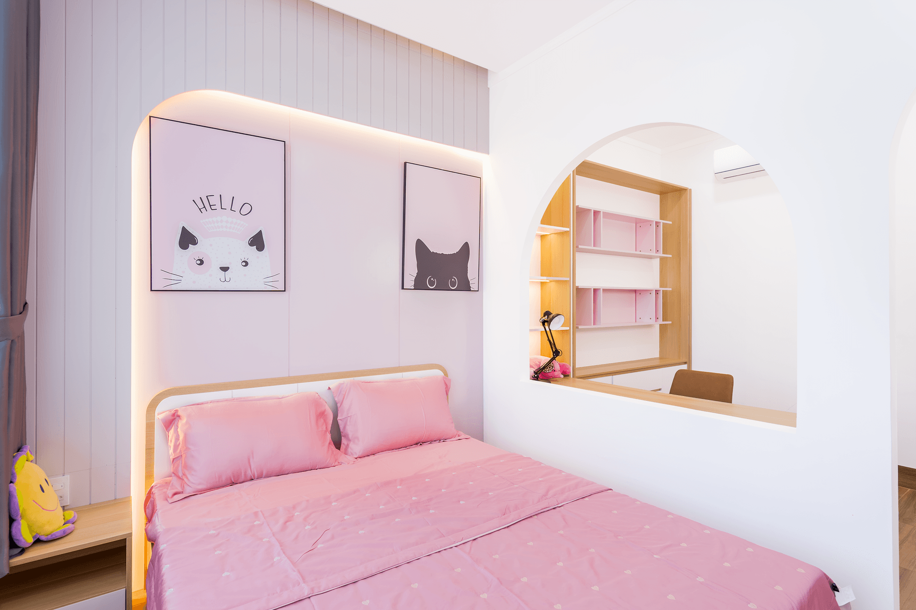 Różowy przytulny pokój kawaii z dekoracjami w japońskim stylu Różowy przytulny pokój kawaii z dekoracjami w japońskim stylu